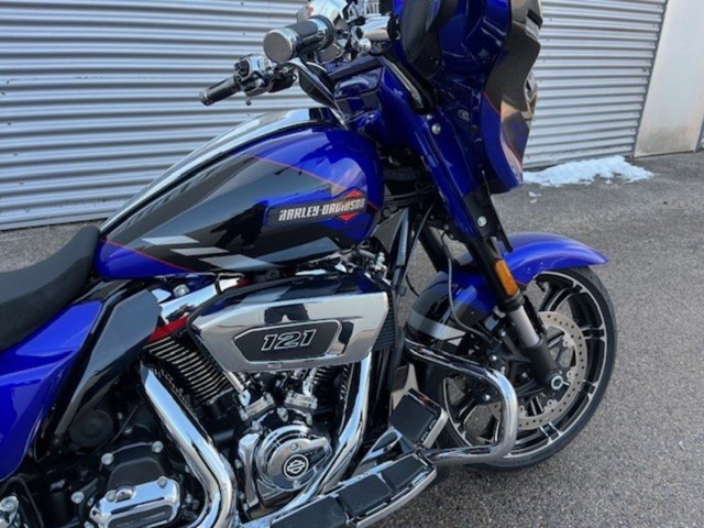 Harley-Davidson CVO Street Glide FLHXSE (blau) - Bild 3