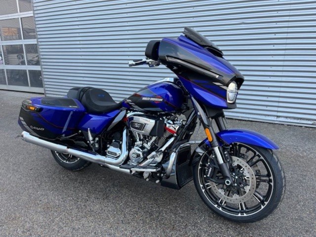 Harley-Davidson CVO Street Glide FLHXSE (blau) - Bild 4