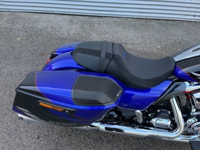 Harley-Davidson CVO Street Glide FLHXSE (blau) - Bild 6
