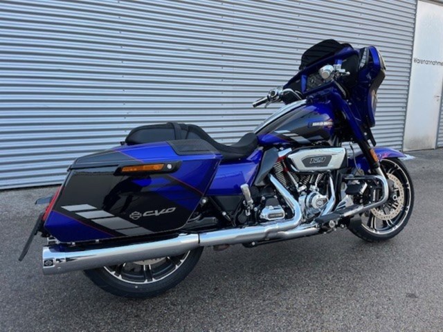 Harley-Davidson CVO Street Glide FLHXSE (blau) - Bild 7