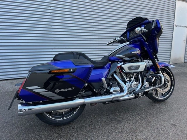 Harley-Davidson CVO Street Glide FLHXSE (blau) - Bild 7