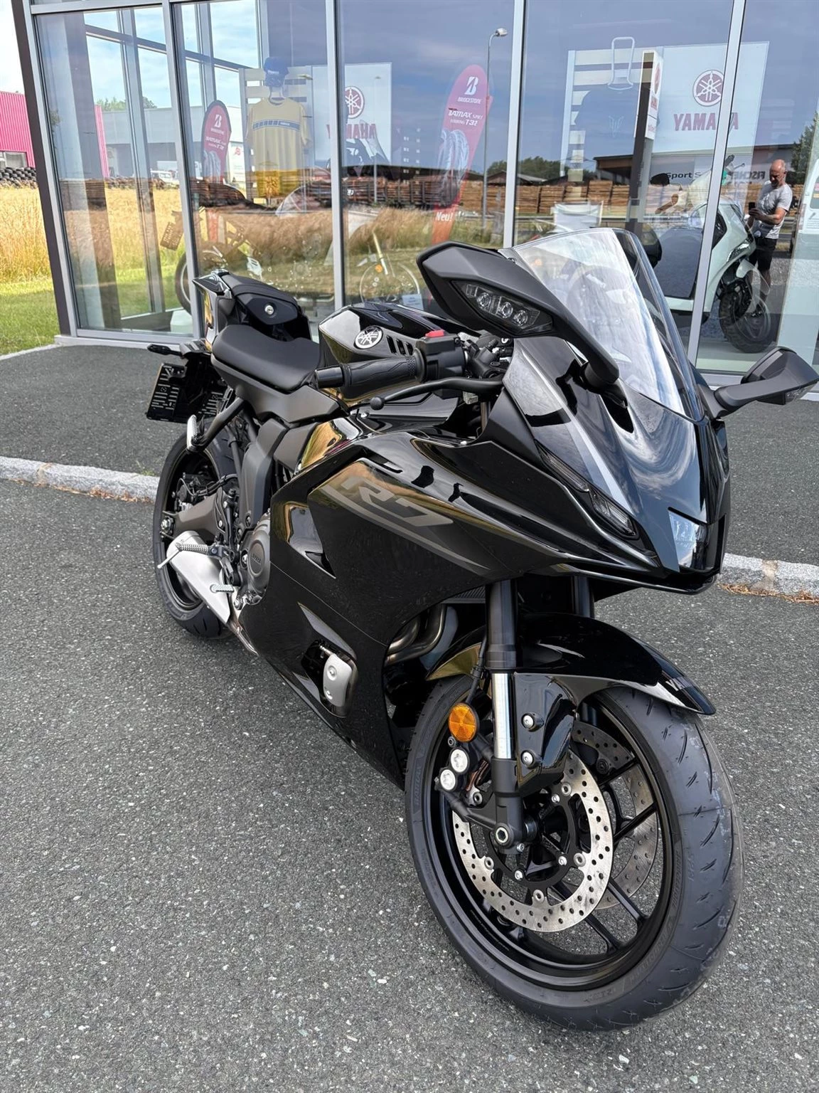 Yamaha R7