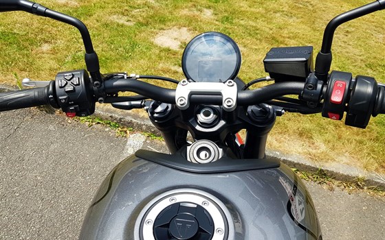 Gebrauchtmotorrad Triumph Trident 660 - Bild 3
