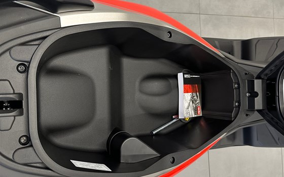 Motorrad Occasion Aprilia SR GT 125 - Bild 11