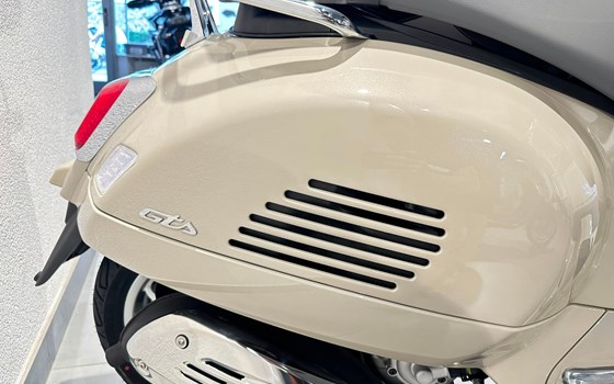 Neufahrzeug Vespa GTS 310 - Bild 14