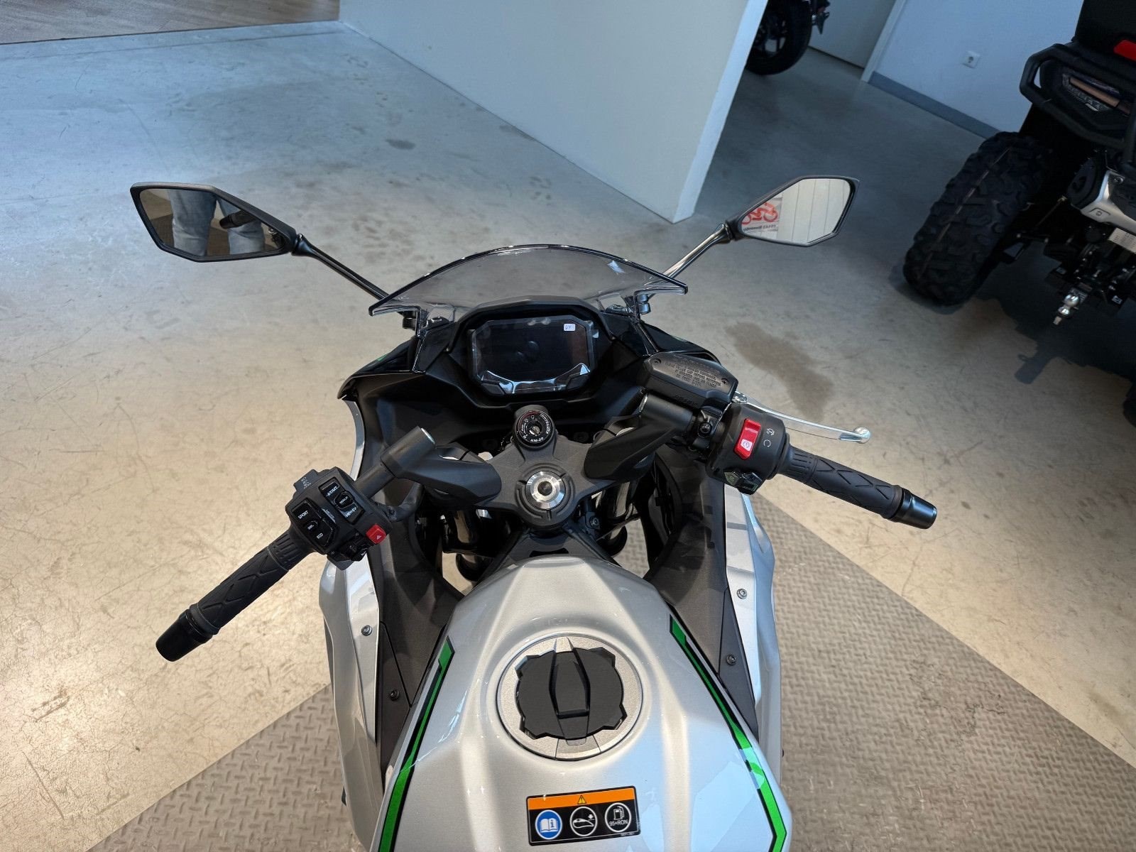 Kawasaki Ninja 7 Hybrid, MY 24 HEV