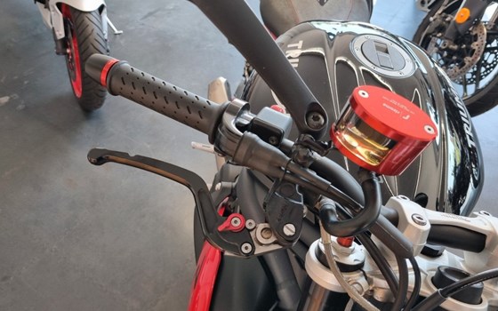 Gebrauchtmotorrad Triumph Street Triple - Bild 5