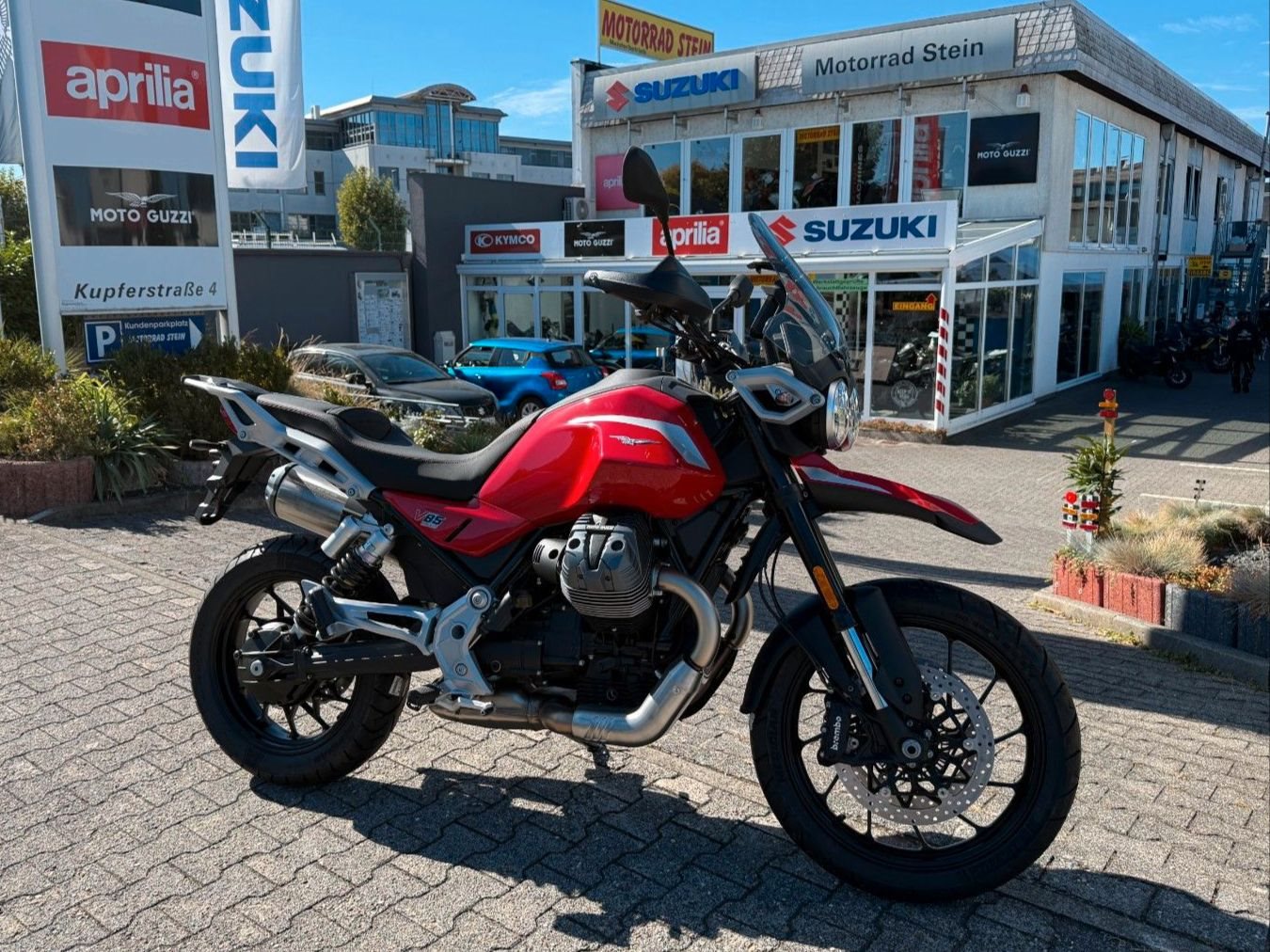 Moto Guzzi V85 Strada