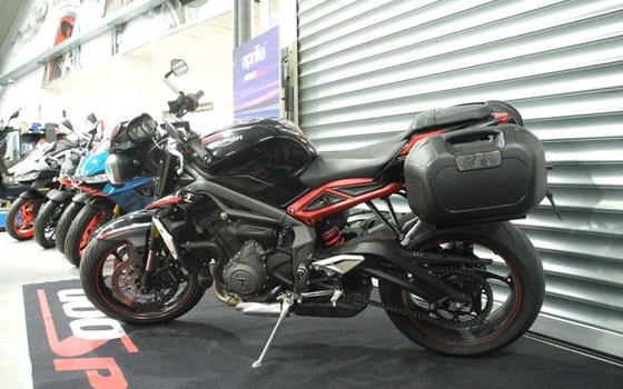 Gebrauchtmotorrad Triumph Street Triple R - Bild 2
