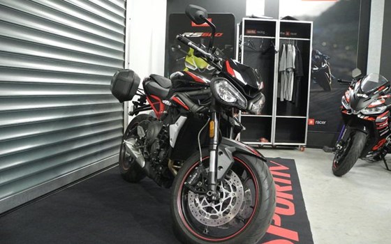 Gebrauchtmotorrad Triumph Street Triple R - Bild 4