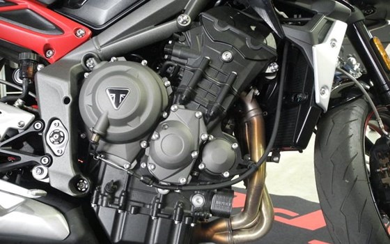 Gebrauchtmotorrad Triumph Street Triple R - Bild 8