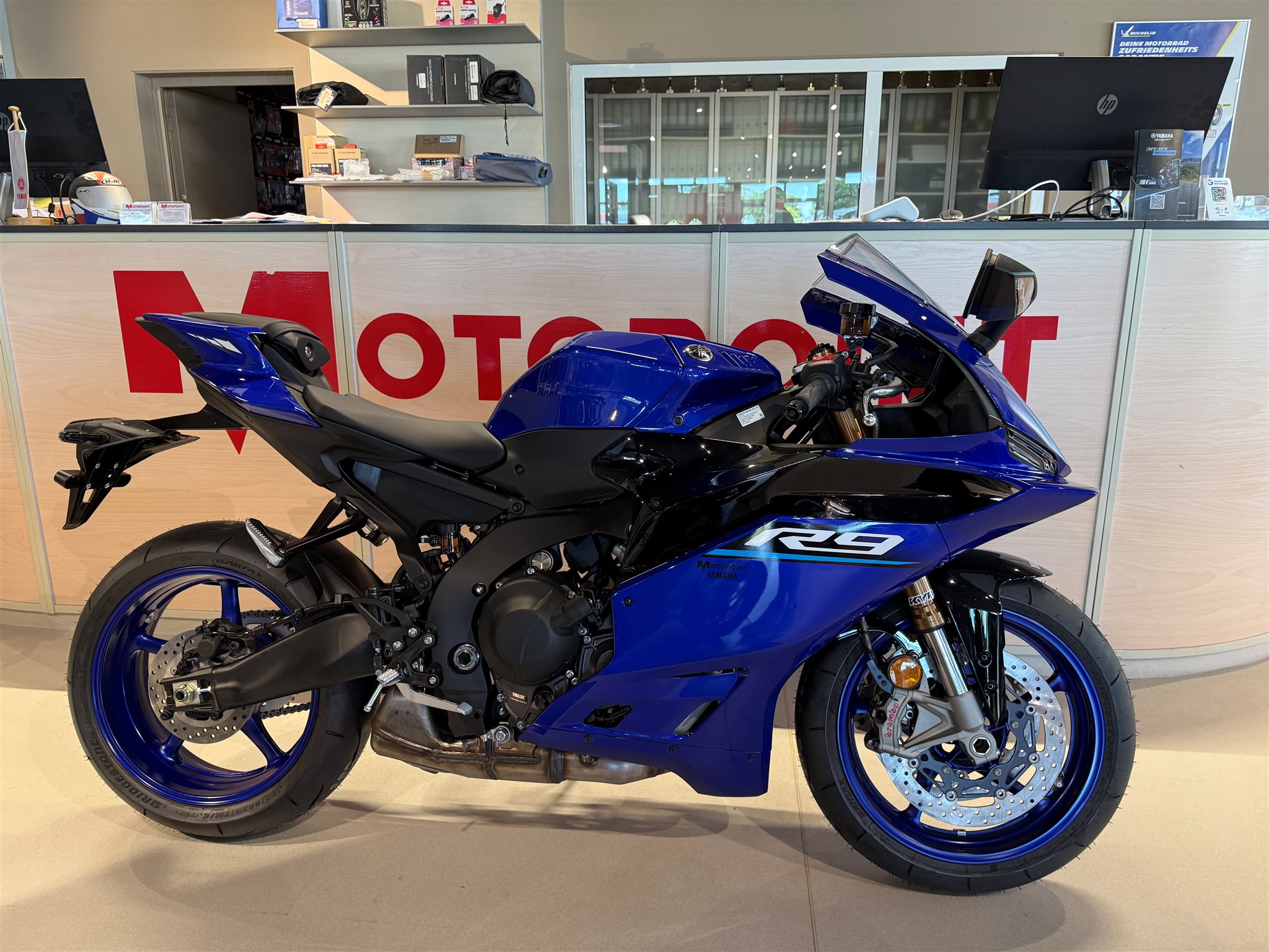 Yamaha R9
