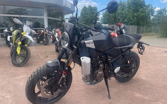 Neufahrzeug Husqvarna Svartpilen 801 - Bild 6