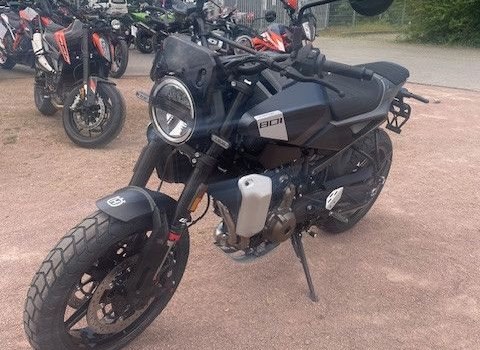 Neufahrzeug Husqvarna Svartpilen 801 - Bild 7