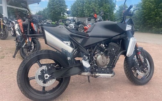 Neufahrzeug Husqvarna Svartpilen 801 - Bild 8