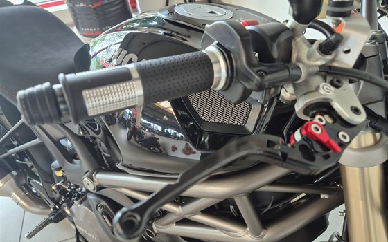 Gebrauchtmotorrad Ducati Monster 1100 Evo - Bild 11