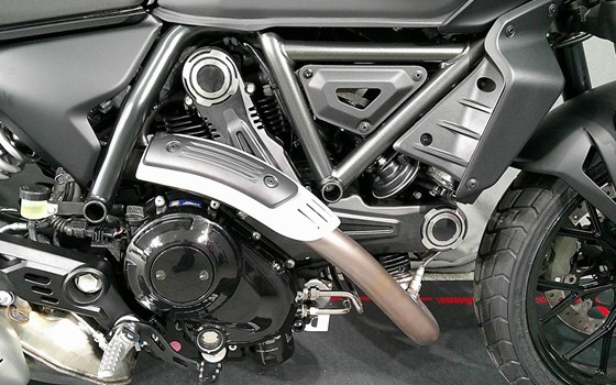 Gebrauchtmotorrad Ducati Scrambler Icon Dark - Bild 8