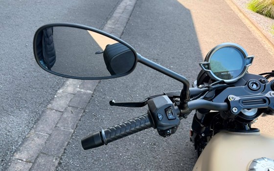Neufahrzeug Moto Guzzi V7 Stone - Bild 9