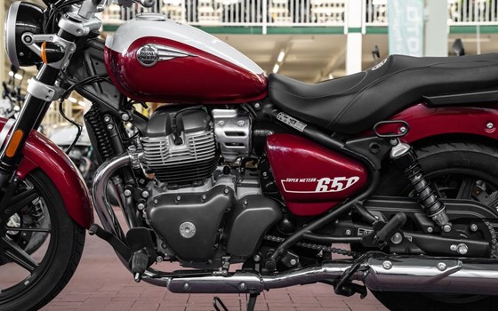 Gebrauchtmotorrad Royal Enfield Super Meteor 650 - Bild 27