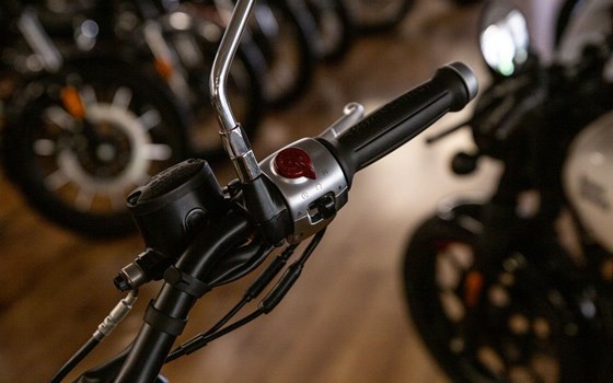 Neufahrzeug Royal Enfield Super Meteor 650 - Bild 16