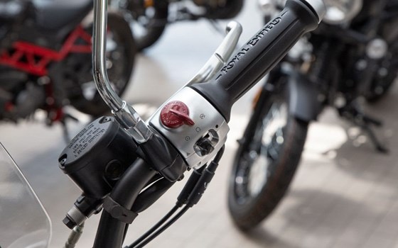 Neufahrzeug Royal Enfield Super Meteor 650 - Bild 18