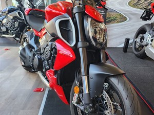 Ducati Diavel V4