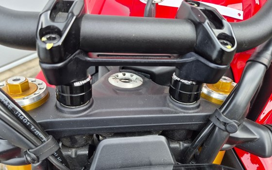 Gebrauchtmotorrad Ducati Streetfighter V2 S - Bild 8