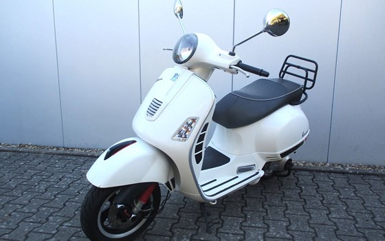 Gebrauchtmotorrad Vespa GTS 300 i.e. Super - Bild 2