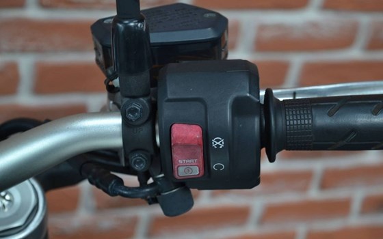 Gebrauchtmotorrad Honda CB 1000 R - Bild 9