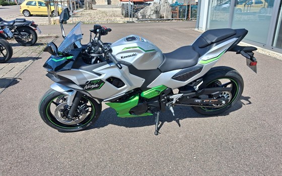 Gebrauchtmotorrad Kawasaki Ninja 7 Hybrid - Bild 1