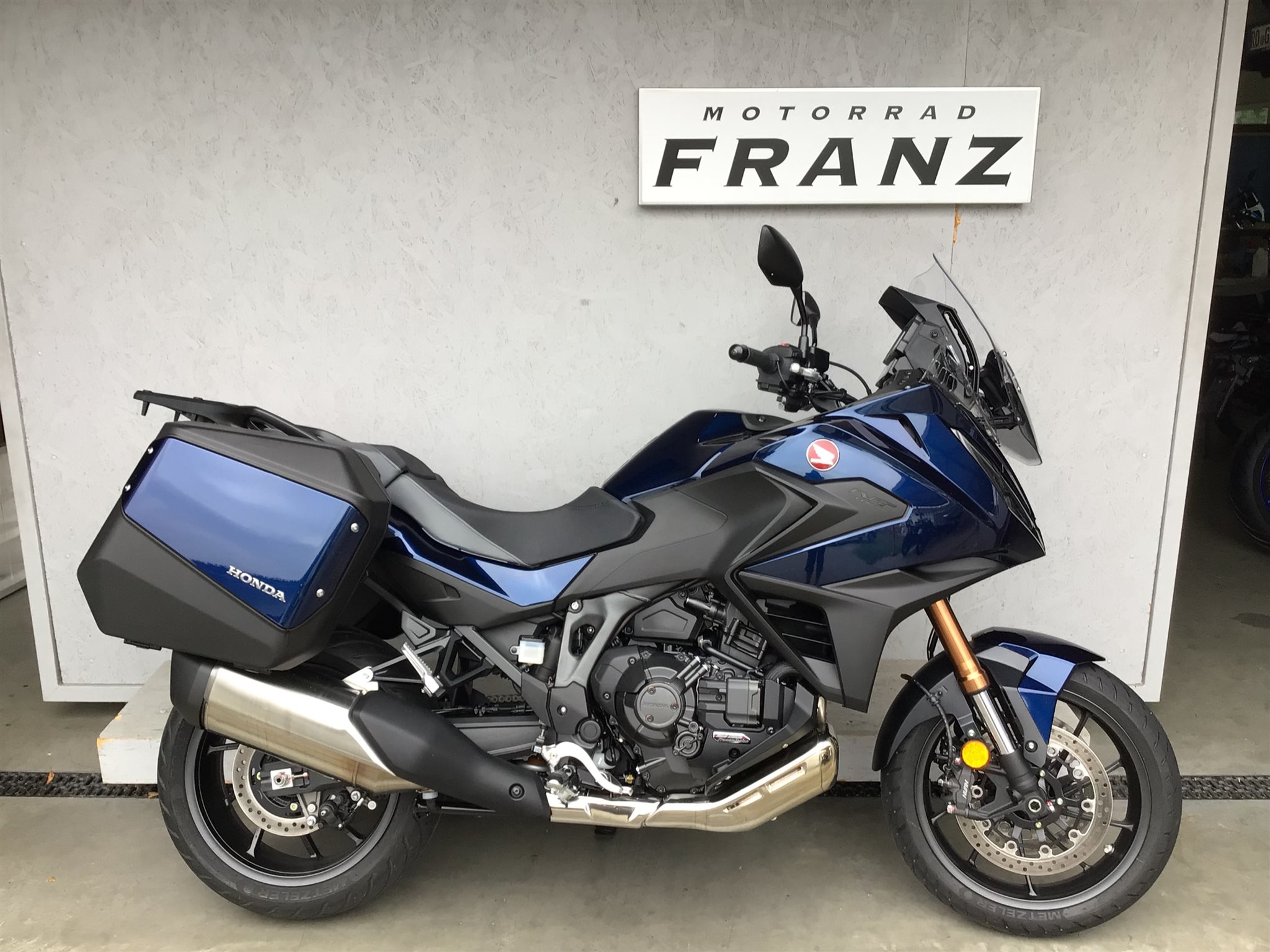 Honda NT1100 DCT Electronic Suspension