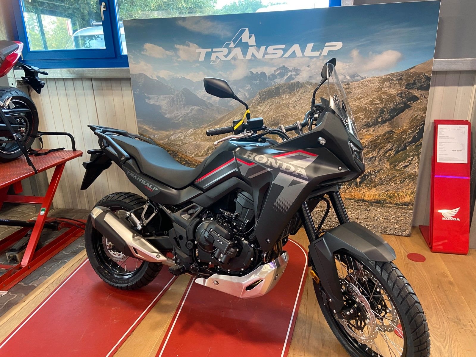 Honda XL750 Transalp E-Clutch