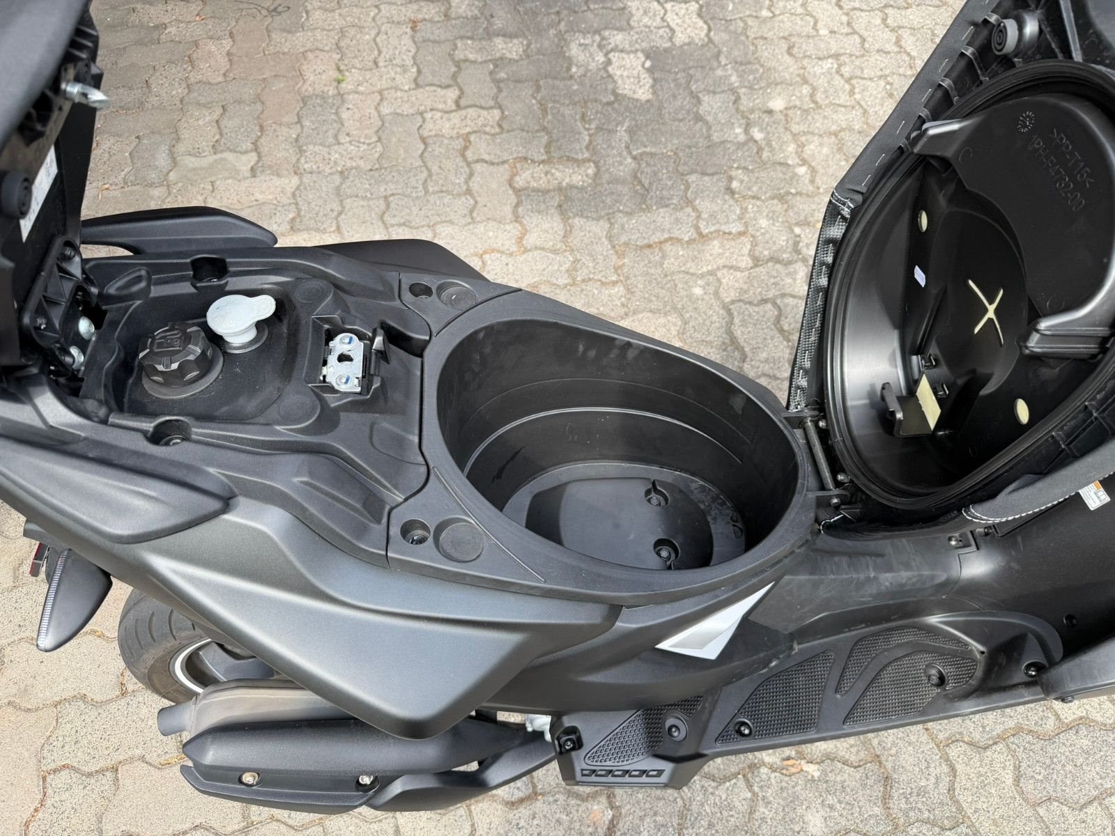 Yamaha Aerox Naked