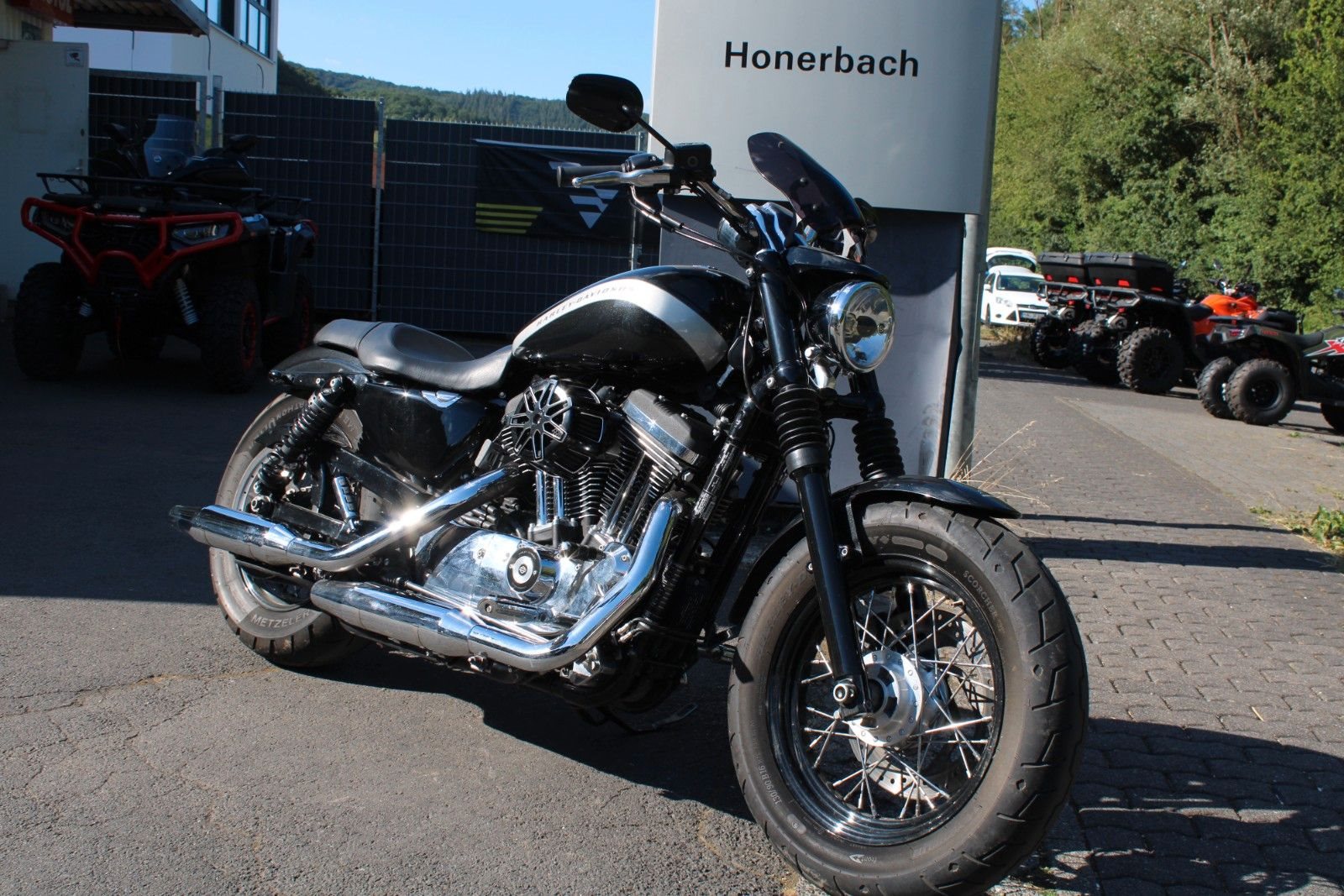 Harley-Davidson Sportster XL 1200C Custom