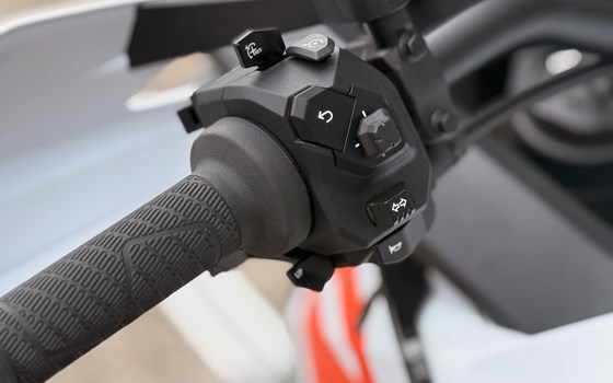 Neufahrzeug KTM 1390 Super Adventure S - Bild 9