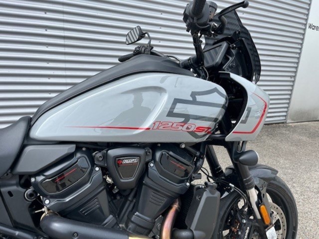 Harley-Davidson Pan America 1250 ST (grau) - Bild 3
