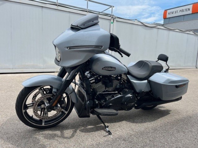 Harley-Davidson Street Glide FLHX (silber) - Bild 10