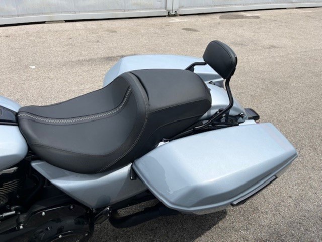 Harley-Davidson Street Glide FLHX (silber) - Bild 11