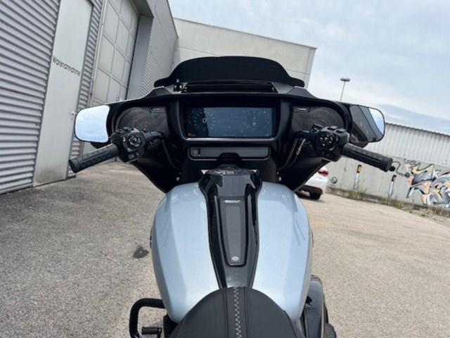 Harley-Davidson Street Glide FLHX (silber) - Bild 12