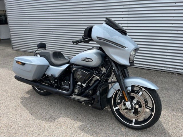 Harley-Davidson Street Glide FLHX (silber) - Bild 4