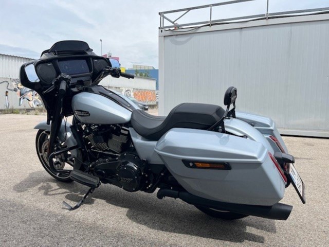 Harley-Davidson Street Glide FLHX (silber) - Bild 9