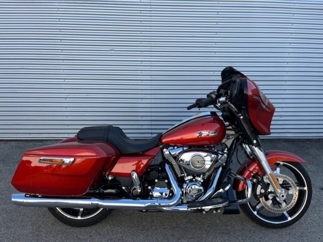 Harley-Davidson Street Glide FLHX (rot) - Bild 2