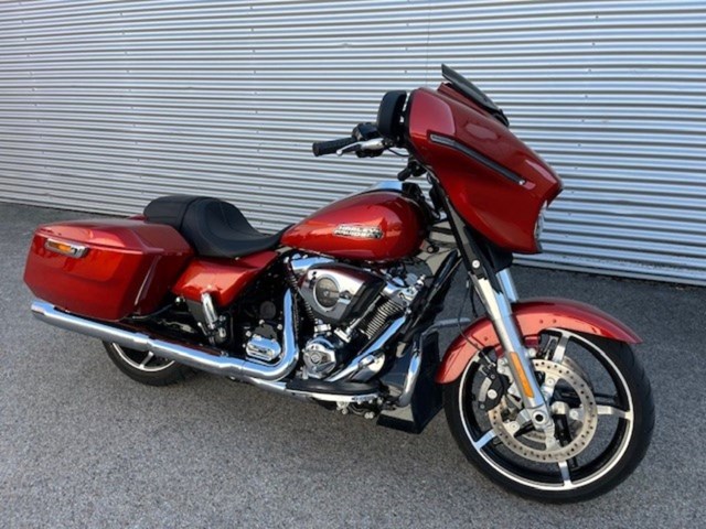 Harley-Davidson Street Glide FLHX (rot) - Bild 4