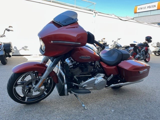 Harley-Davidson Street Glide FLHX (rot) - Bild 9