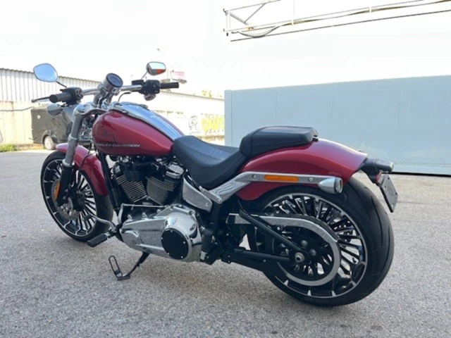 Harley-Davidson Softail Breakout 117 (rot) - Bild 9