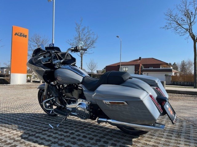 Harley-Davidson Road Glide FLTRX (grau) - Bild 6