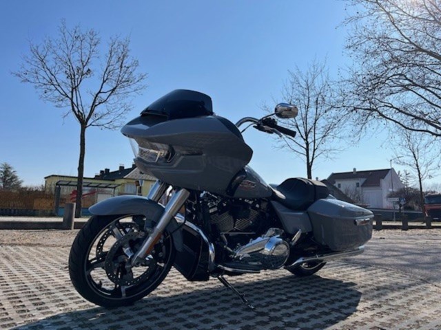 Harley-Davidson Road Glide FLTRX (grau) - Bild 7