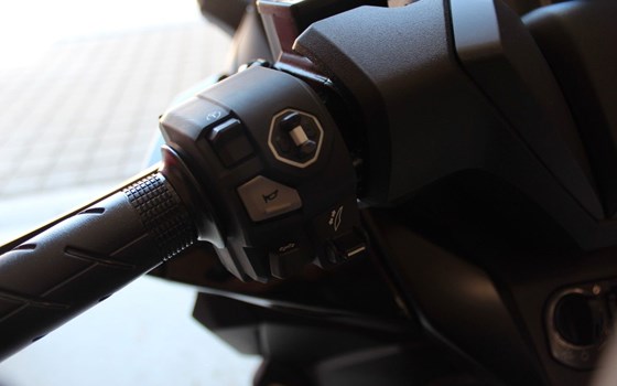 Gebrauchtmotorrad Honda Forza 350 Special Edition - Bild 6