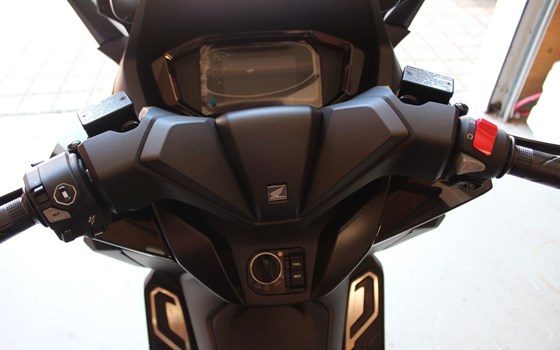 Gebrauchtmotorrad Honda Forza 350 Special Edition - Bild 9