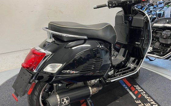 Gebrauchtmotorrad Vespa GTS 300 - Bild 11